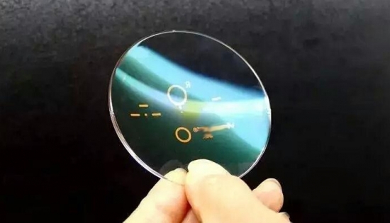 美麗島：扔掉單焦換戴多焦鏡，在國內(nèi)掀起了一場(chǎng)“換戴”革命。